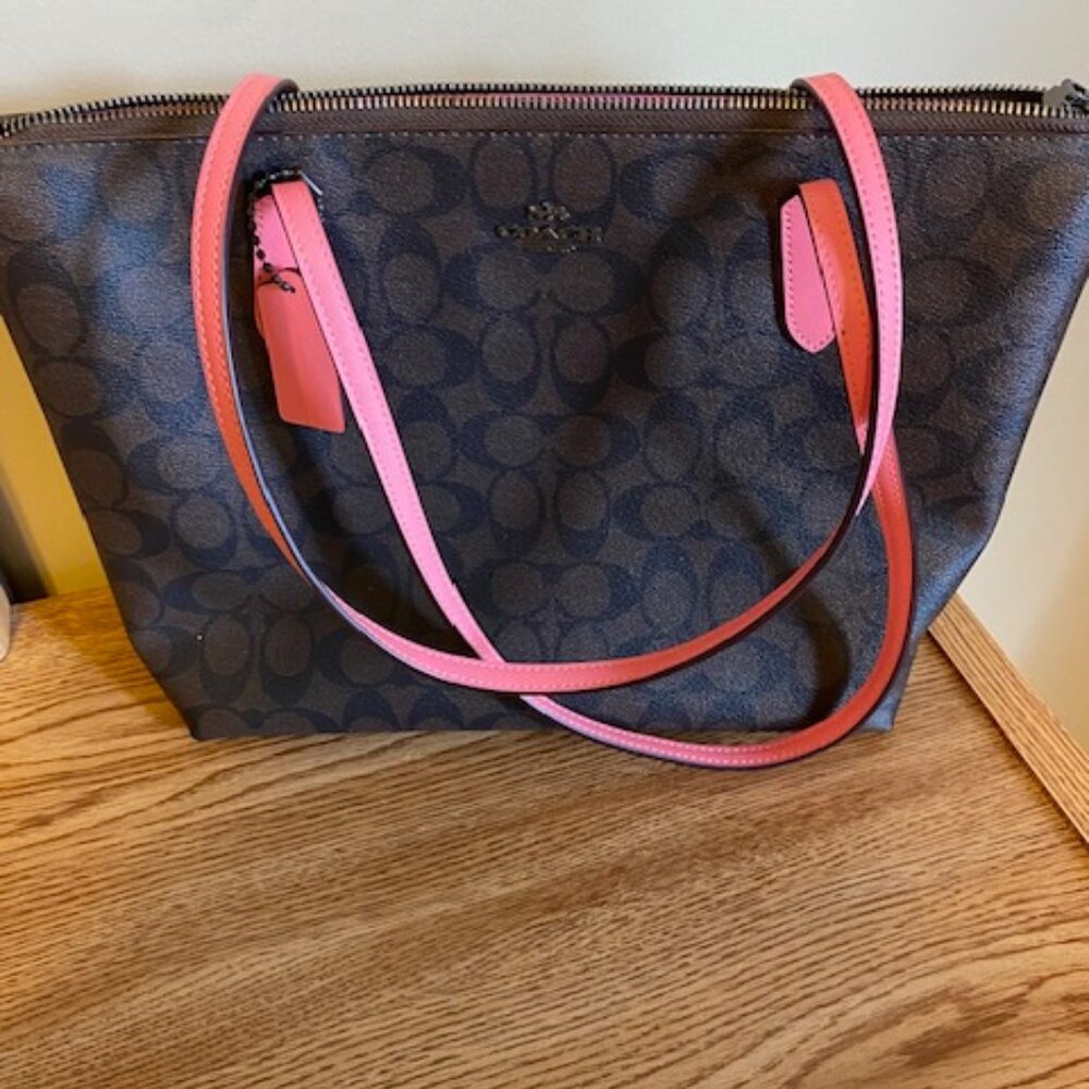 CITY TOTE IN SIGNATURE CANVAS (COACH 5696) IM/GRAPHITE/BLACK PINK
